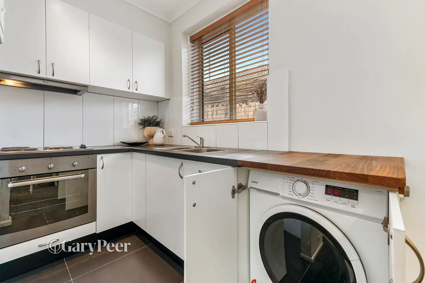 Main view of Homely apartment listing, 2/9 Waratah Avenue, Glen Huntly VIC 3163