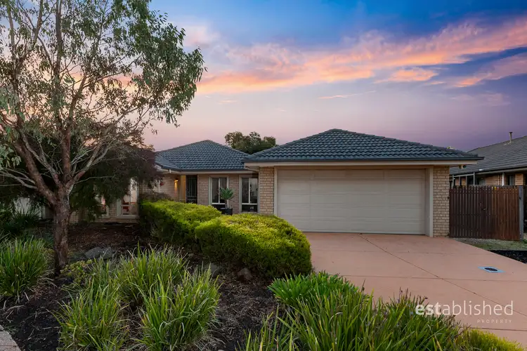 8 Mandalay Court, Sanctuary Lakes VIC 3030