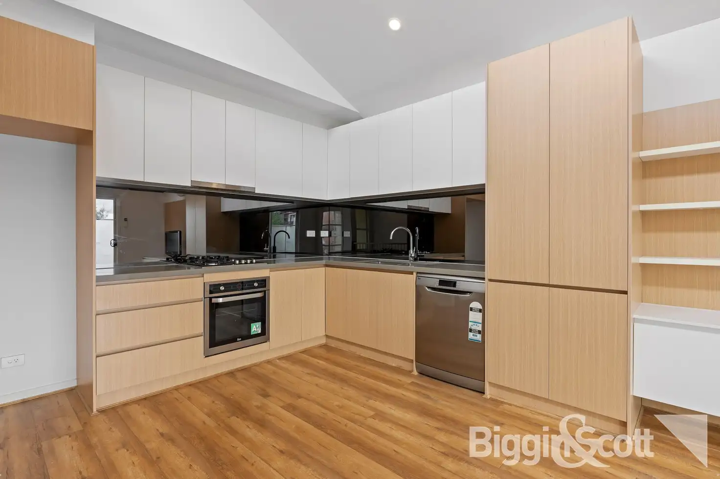 Main view of Homely townhouse listing, 2/43 Wattle Road, Maidstone VIC 3012