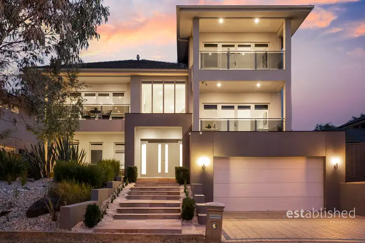 33 Tournament Drive, Sanctuary Lakes VIC 3030