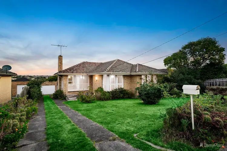 32 Pinnacle Crescent