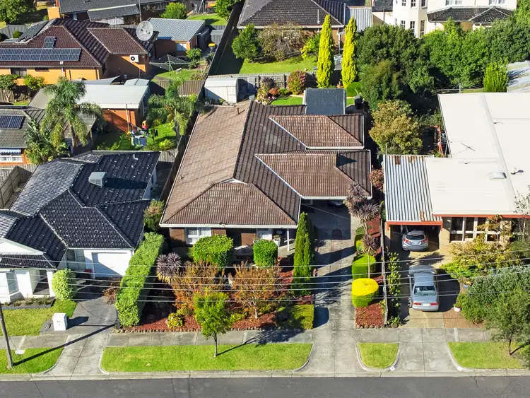Second view of Homely house listing, 1 Nagle Court, Mount Waverley VIC 3149