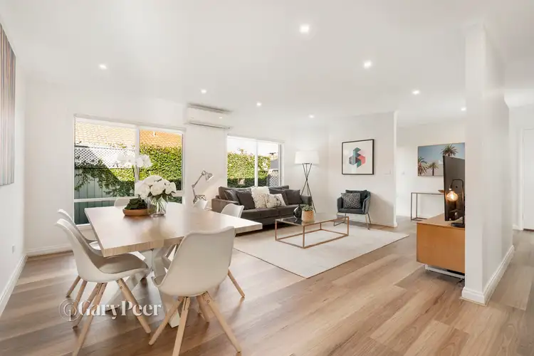 2/4 Winston Drive, Caulfield South VIC 3162