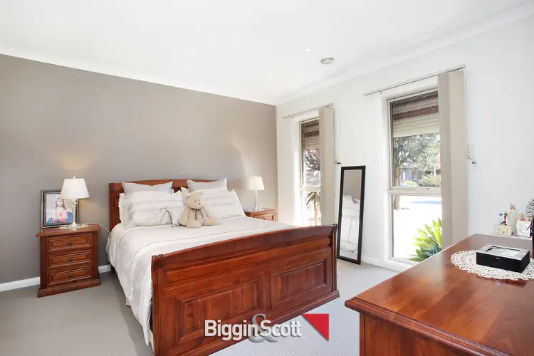 Fifth view of Homely house listing, 15 Kingsbarn Court, Cranbourne VIC 3977