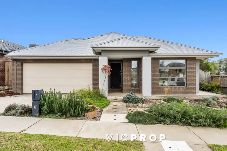 7 McCracken Avenue, Mickleham VIC 3064