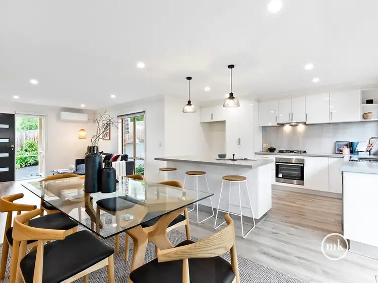 Main view of Homely unit listing, 2/5 Walsh Street, Eltham VIC 3095