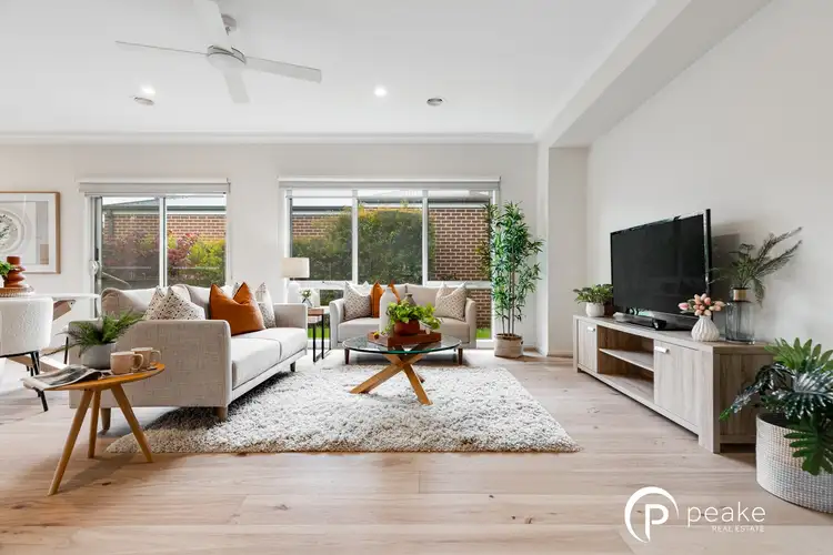 Main view of Homely unit listing, 2/8 Castlegate Place, Berwick VIC 3806