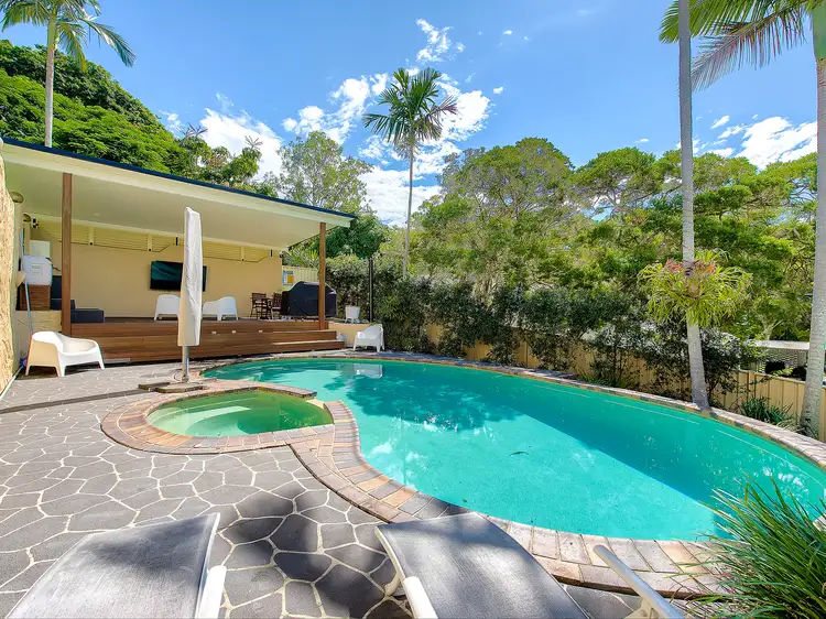 5 Rialanna Street, Kenmore QLD 4069