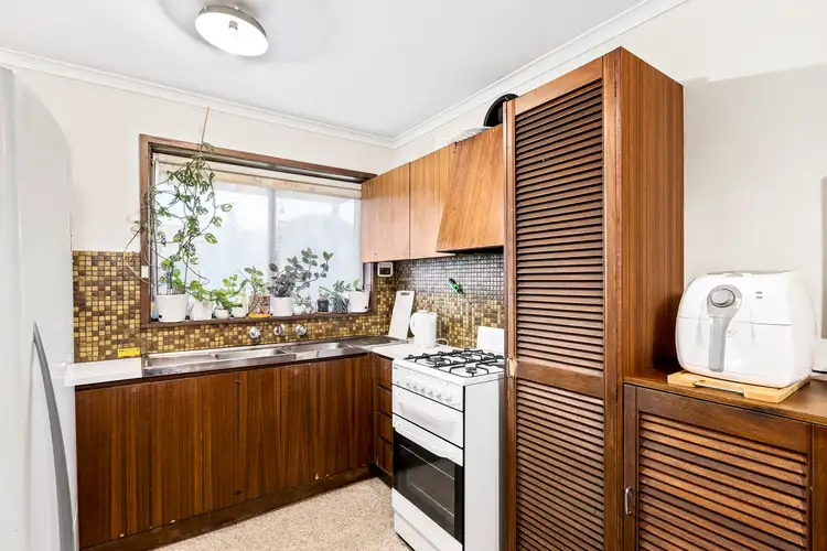 Fifth view of Homely unit listing, 4/301 Warrigal Road, Cheltenham VIC 3192