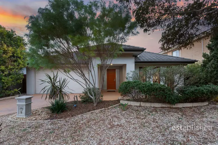 9 Middle Park Drive, Sanctuary Lakes VIC 3030