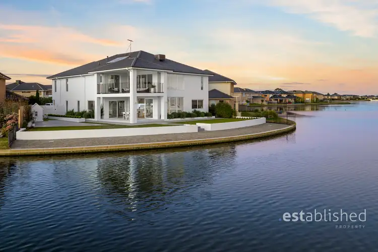 20 Watersedge Cove, Sanctuary Lakes VIC 3030