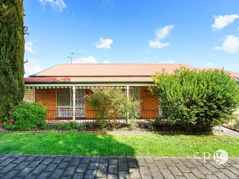 Main view of Homely unit listing, 2/4 Union Street, Castlemaine VIC 3450