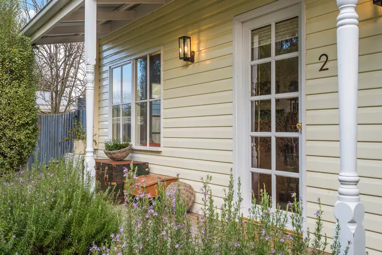 2/52 Stawell Street, Romsey VIC 3434