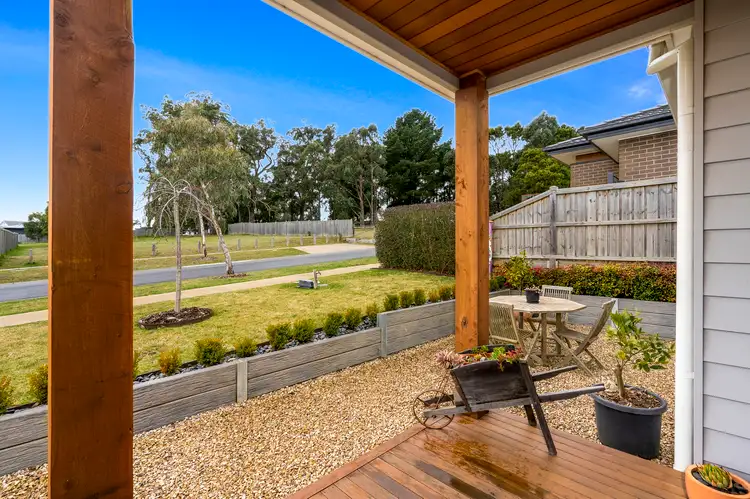 14 Doyeswood Drive, Woodend VIC 3442