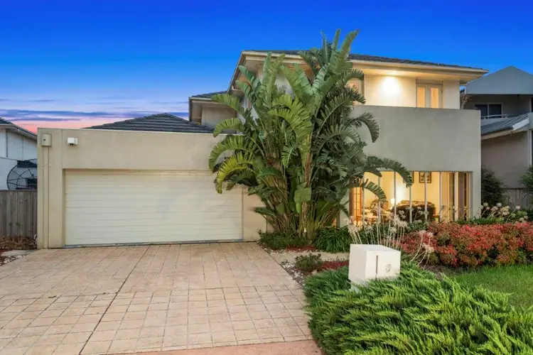 9 Pelican Point Road, Sanctuary Lakes VIC 3030