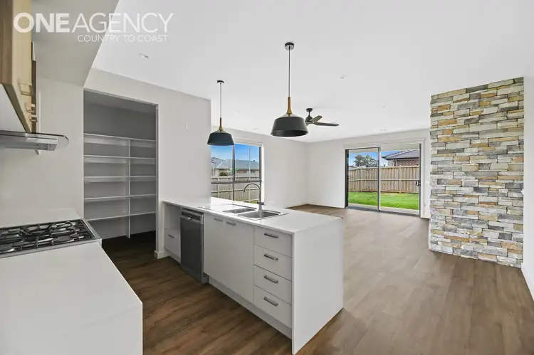 16 Paramount Drive, Warragul VIC 3820