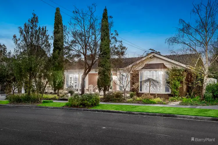 90 Lake Road, Blackburn VIC 3130
