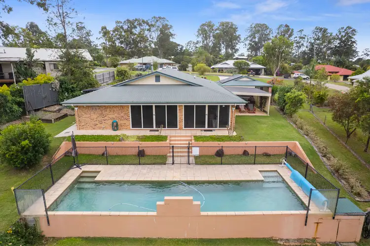 8 Oxford Court, Southside QLD 4570