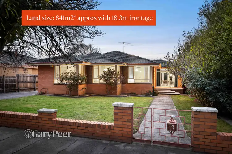 19 Helenslea Road, Caulfield North VIC 3161