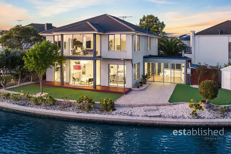 4 Sapphire Close, Sanctuary Lakes VIC 3030
