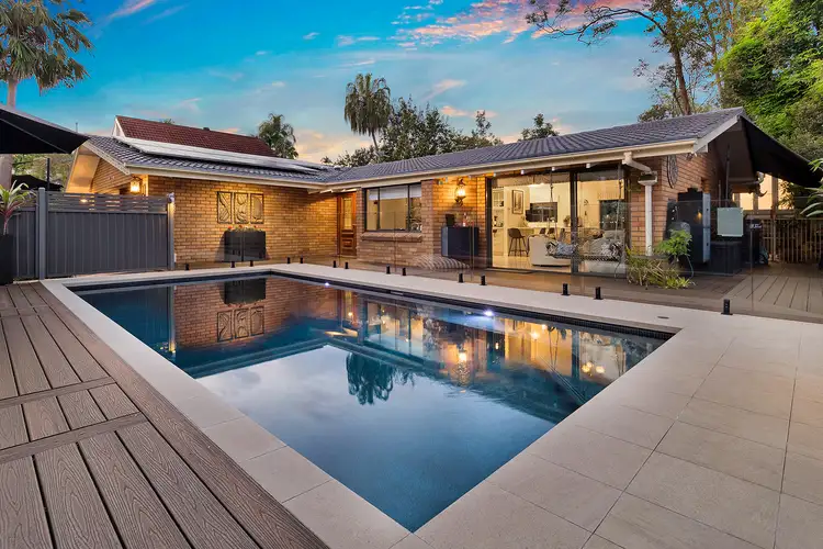 7 Staaten Street, Chapel Hill QLD 4069