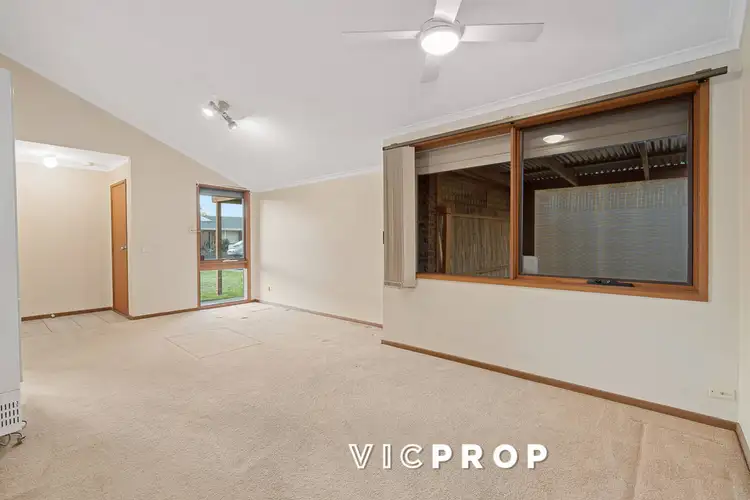 Second view of Homely house listing, 6 Loretta Court, Seabrook VIC 3028