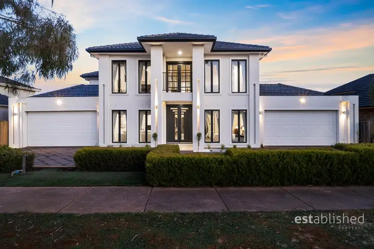 6 Pelican Point Road, Sanctuary Lakes VIC 3030