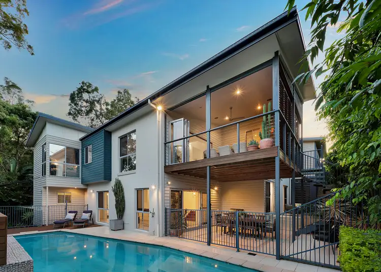 19 Amberelle Place, Chapel Hill QLD 4069