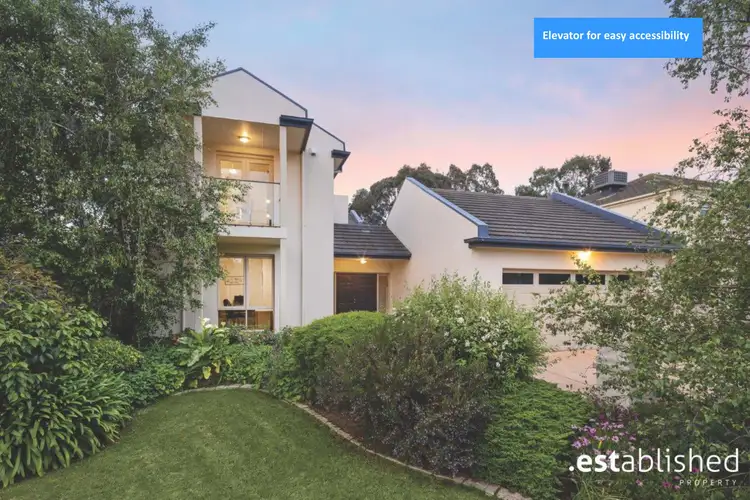 16 Lakeside Drive, Sanctuary Lakes VIC 3030