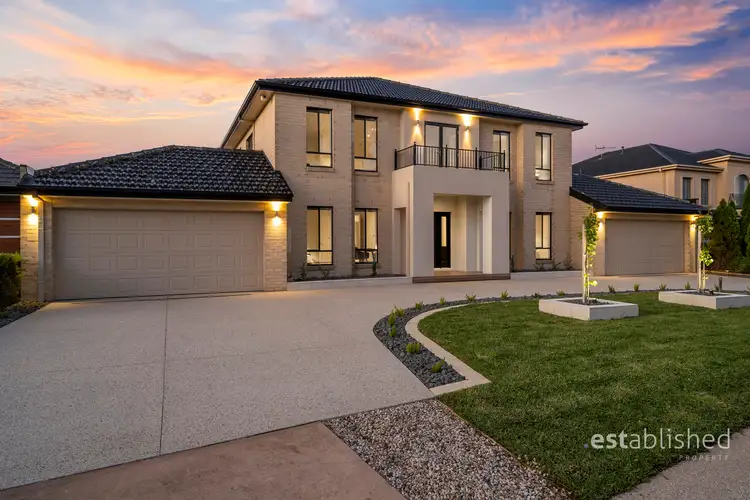 17 Pelican Point Road, Sanctuary Lakes VIC 3030
