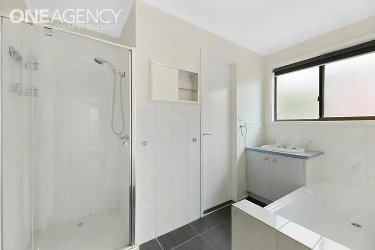 Sixth view of Homely house listing, 5 Oddy Street, Drouin VIC 3818