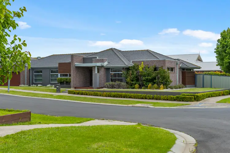 2-4 Tuxedo Drive, Gisborne VIC 3437