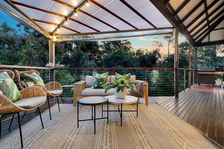 10 Alenola Street, Chapel Hill QLD 4069