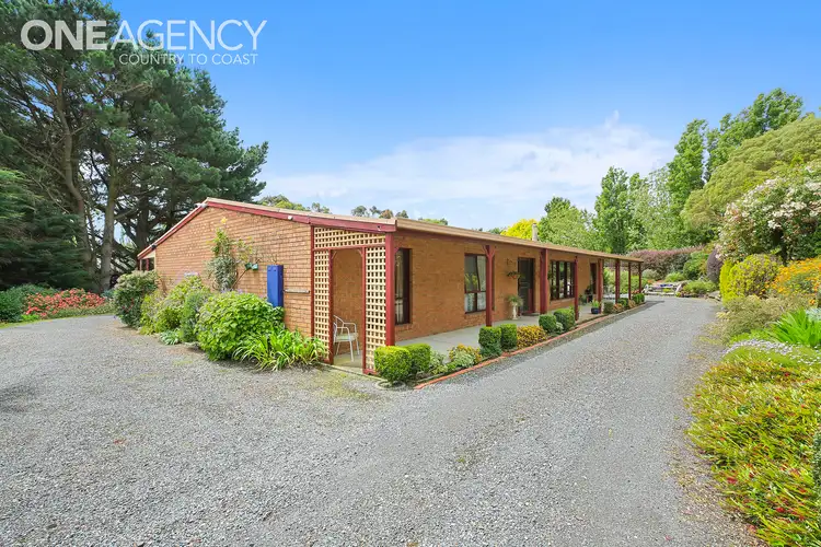 Second view of Homely house listing, 5 Arnup Crescent, Drouin VIC 3818