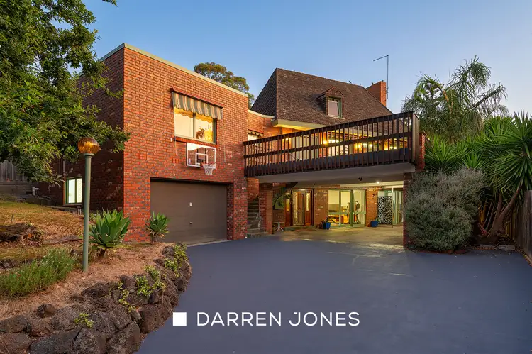 18 Somerleigh Crescent, Greensborough VIC 3088