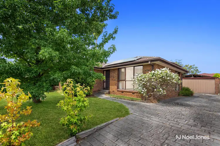 8 Dee Place, Rowville VIC 3178