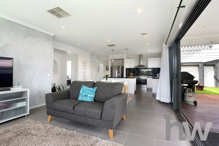 6 Kelpie Boulevard