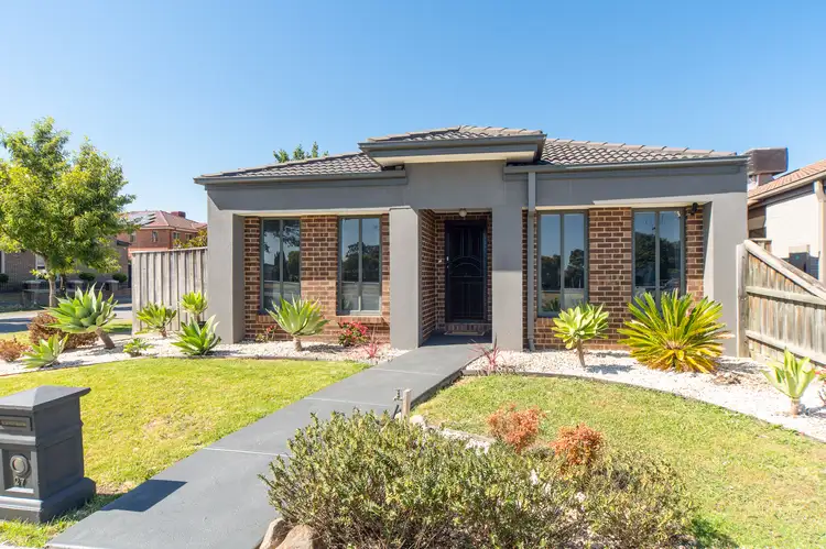 27 Waterbury Street, Cranbourne VIC 3977