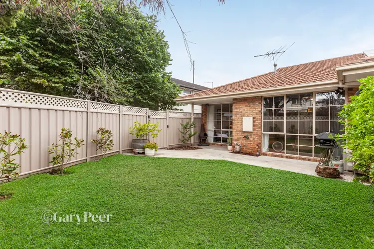 2/156 Kangaroo Road, Hughesdale VIC 3166