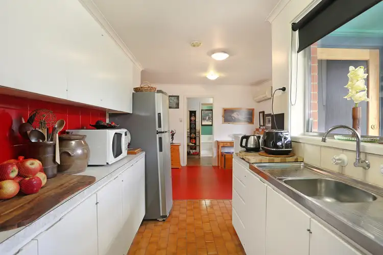 Fifth view of Homely house listing, 6 Nadia Court, Endeavour Hills VIC 3802