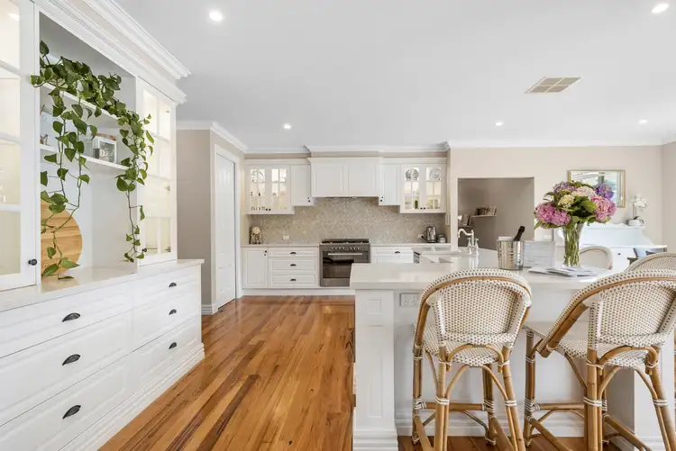 19 Jinker Way, Romsey VIC 3434
