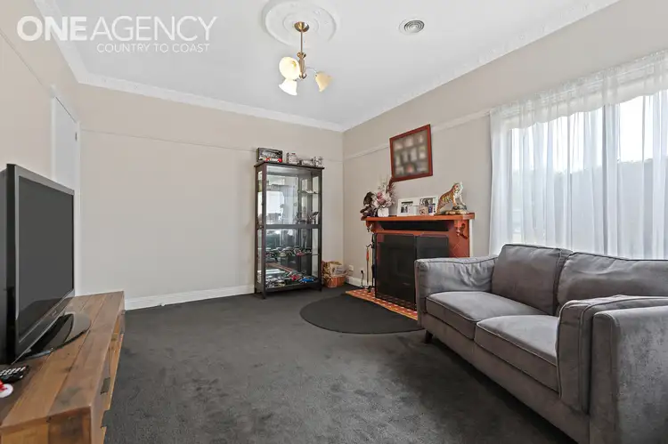 Fourth view of Homely house listing, 10 Gloucester Place, Warragul VIC 3820
