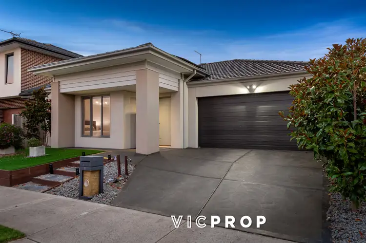 8 Lafayette Crescent, Point Cook VIC 3030