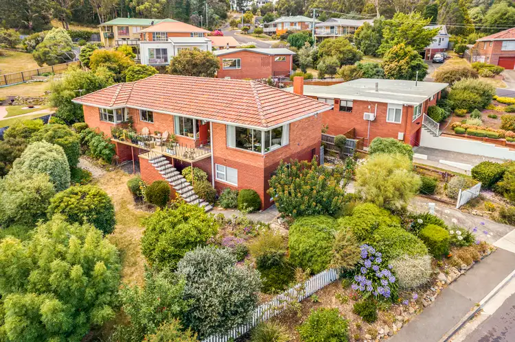 9 Avoca Street, Lindisfarne TAS 7015