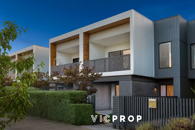 10 Broadside Walk, Point Cook VIC 3030