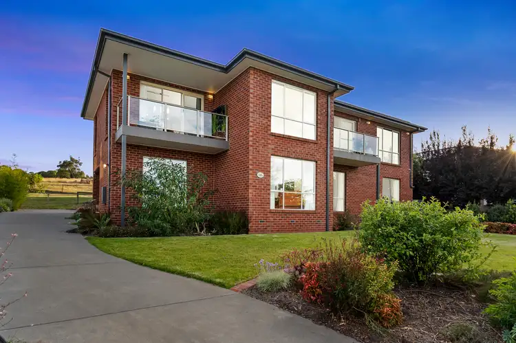 16 Pindara Place, Gisborne VIC 3437
