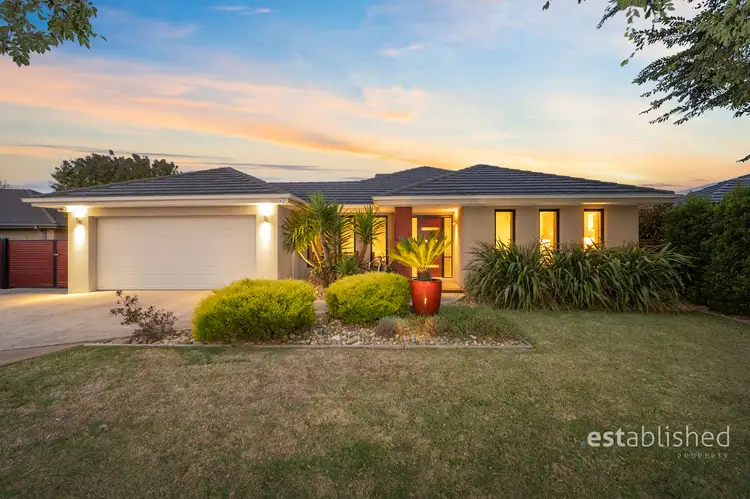 25 Vaucluse Boulevard, Sanctuary Lakes VIC 3030