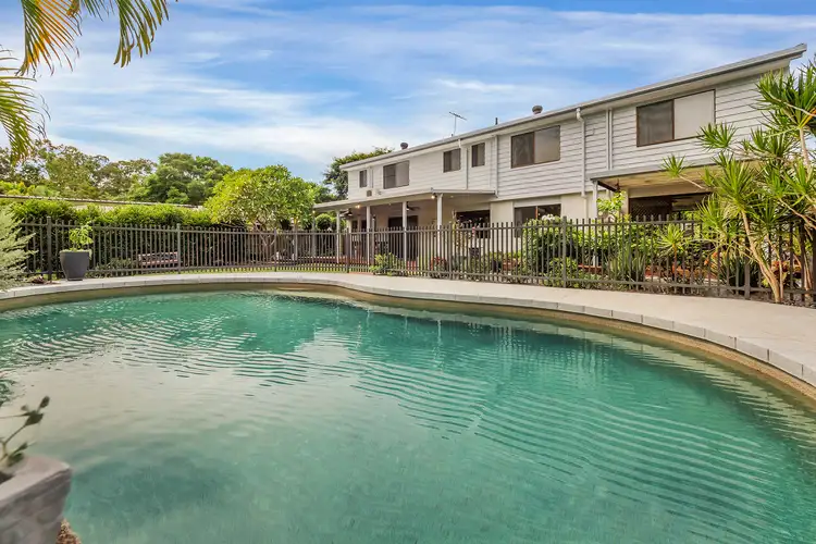 10 Halmore Place, Chapel Hill QLD 4069