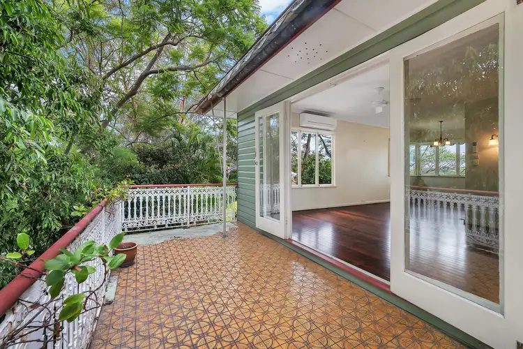 20 Bredden Street, Chapel Hill QLD 4069