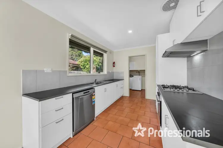 19 Mccrae Close, Scoresby VIC 3179